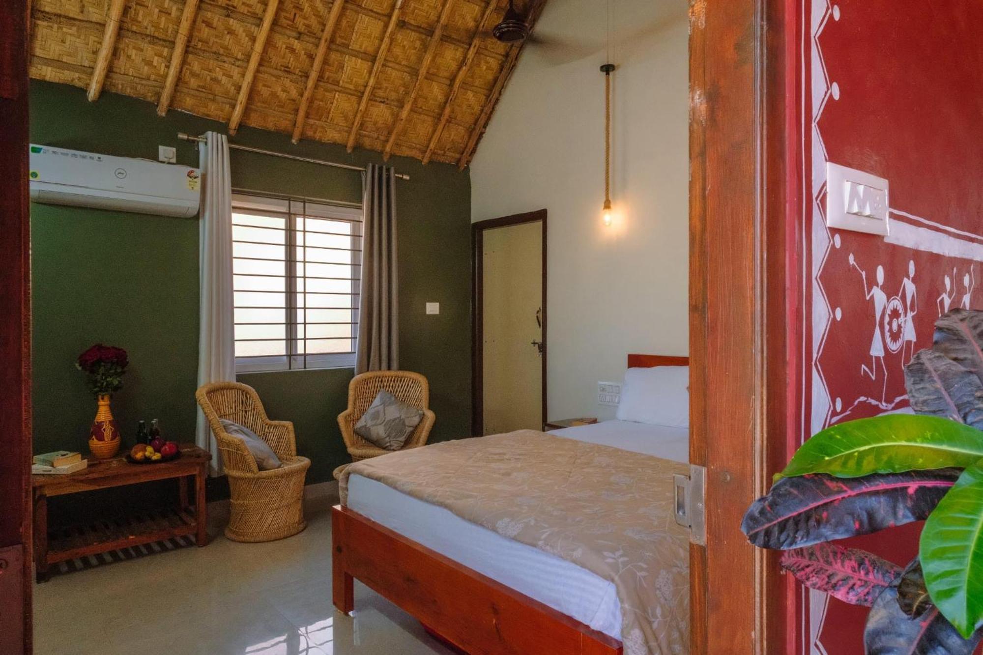 The Hideout Cottage And Restaurant ฮัมปี ภายนอก รูปภาพ
