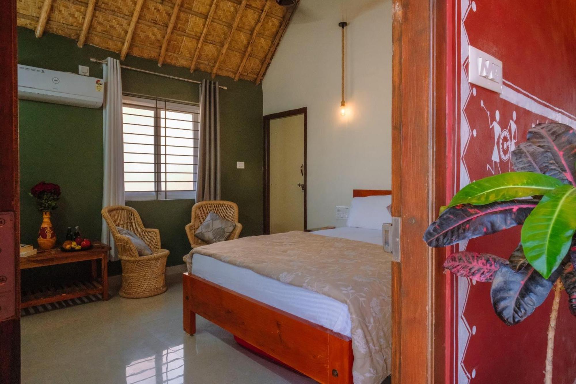 The Hideout Cottage And Restaurant ฮัมปี ภายนอก รูปภาพ