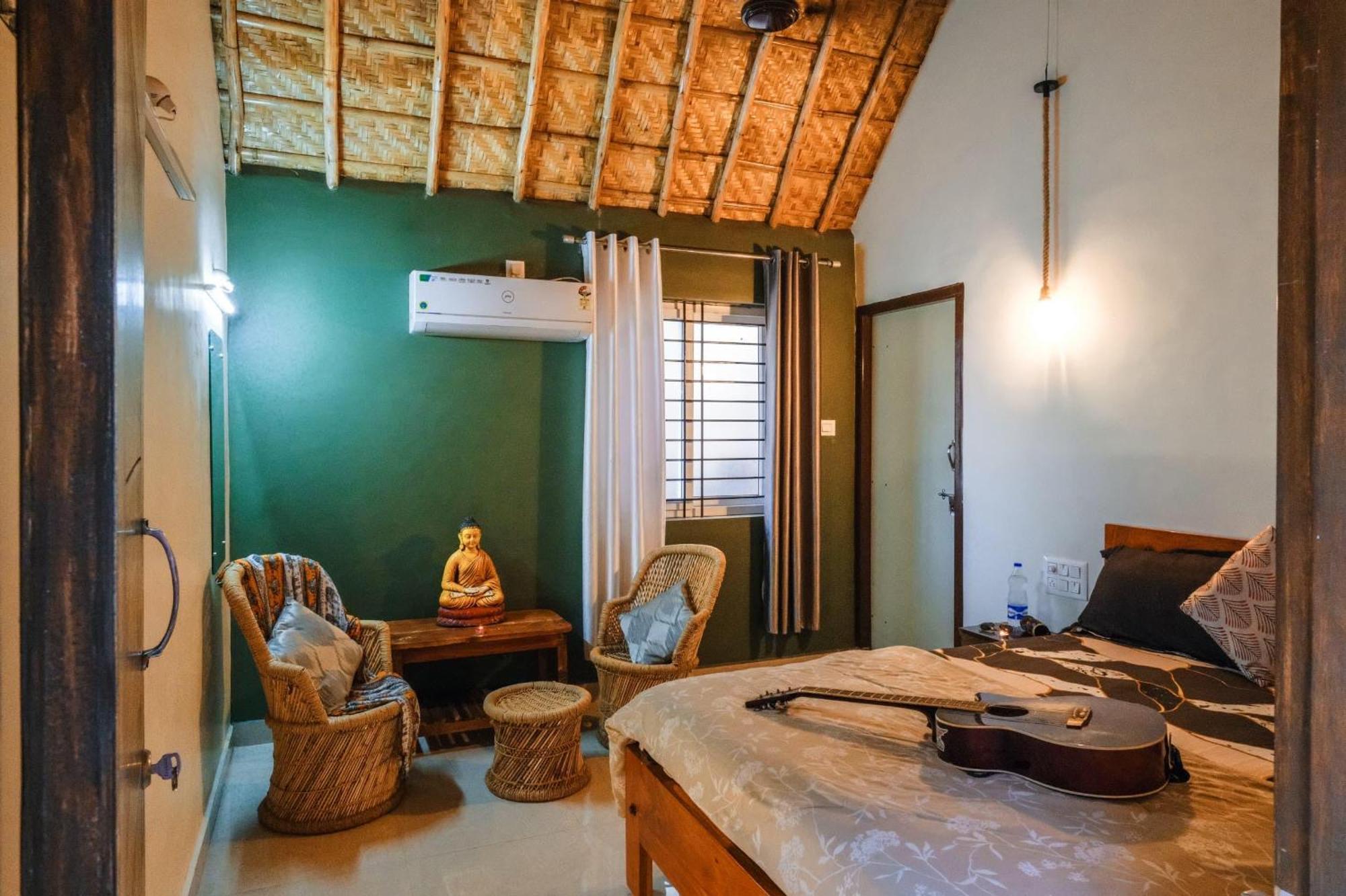 The Hideout Cottage And Restaurant ฮัมปี ภายนอก รูปภาพ