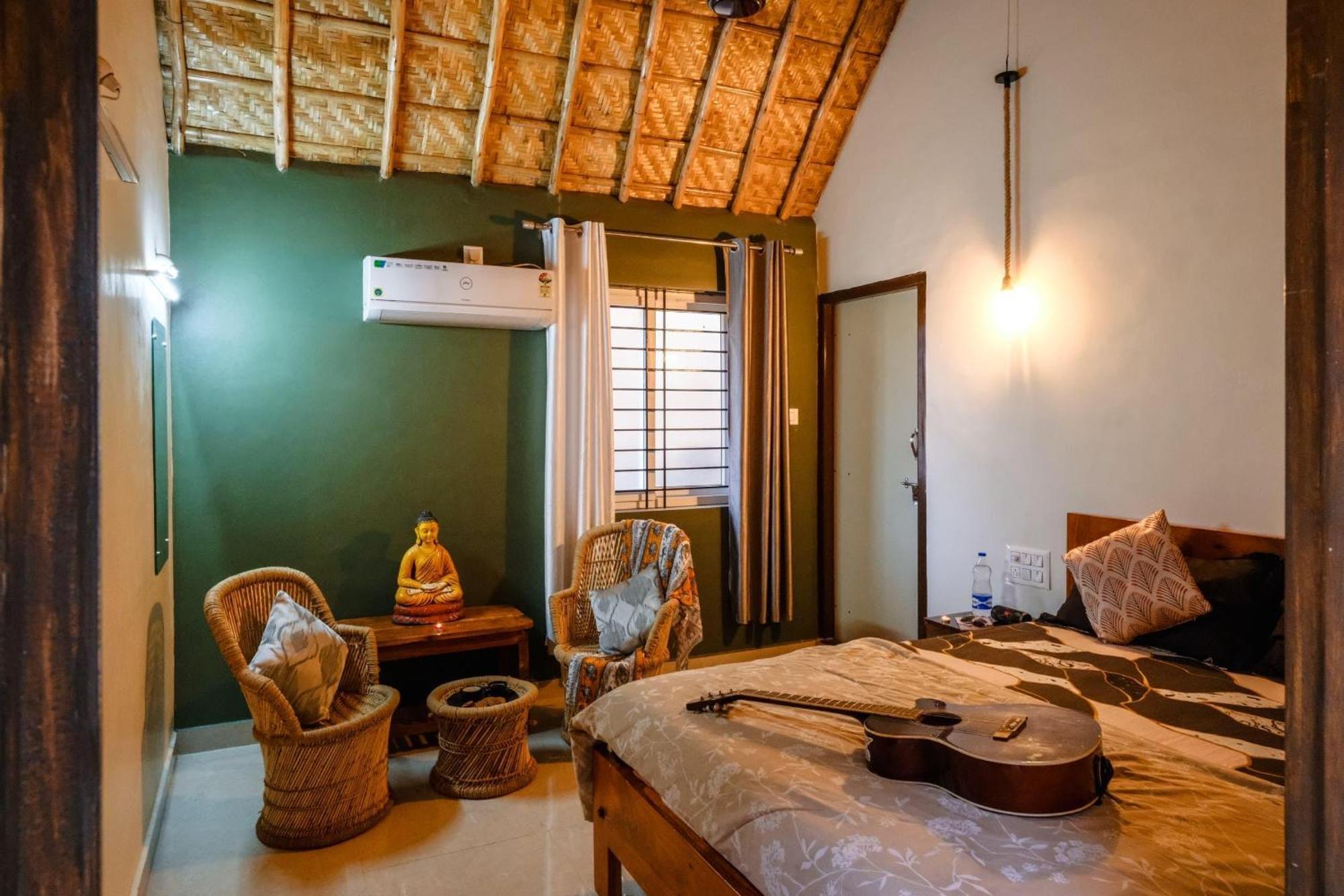 The Hideout Cottage And Restaurant ฮัมปี ภายนอก รูปภาพ