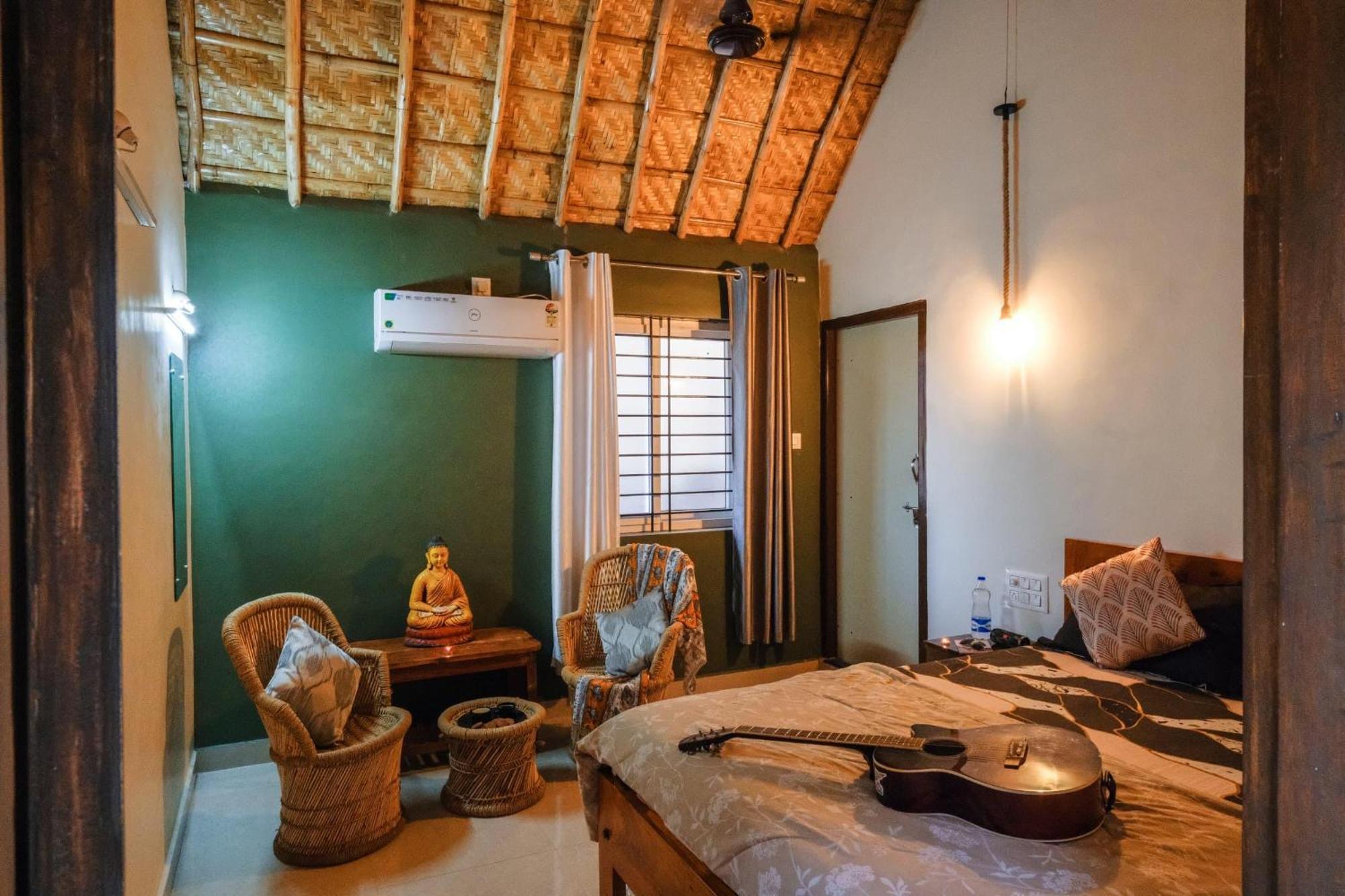 The Hideout Cottage And Restaurant ฮัมปี ภายนอก รูปภาพ