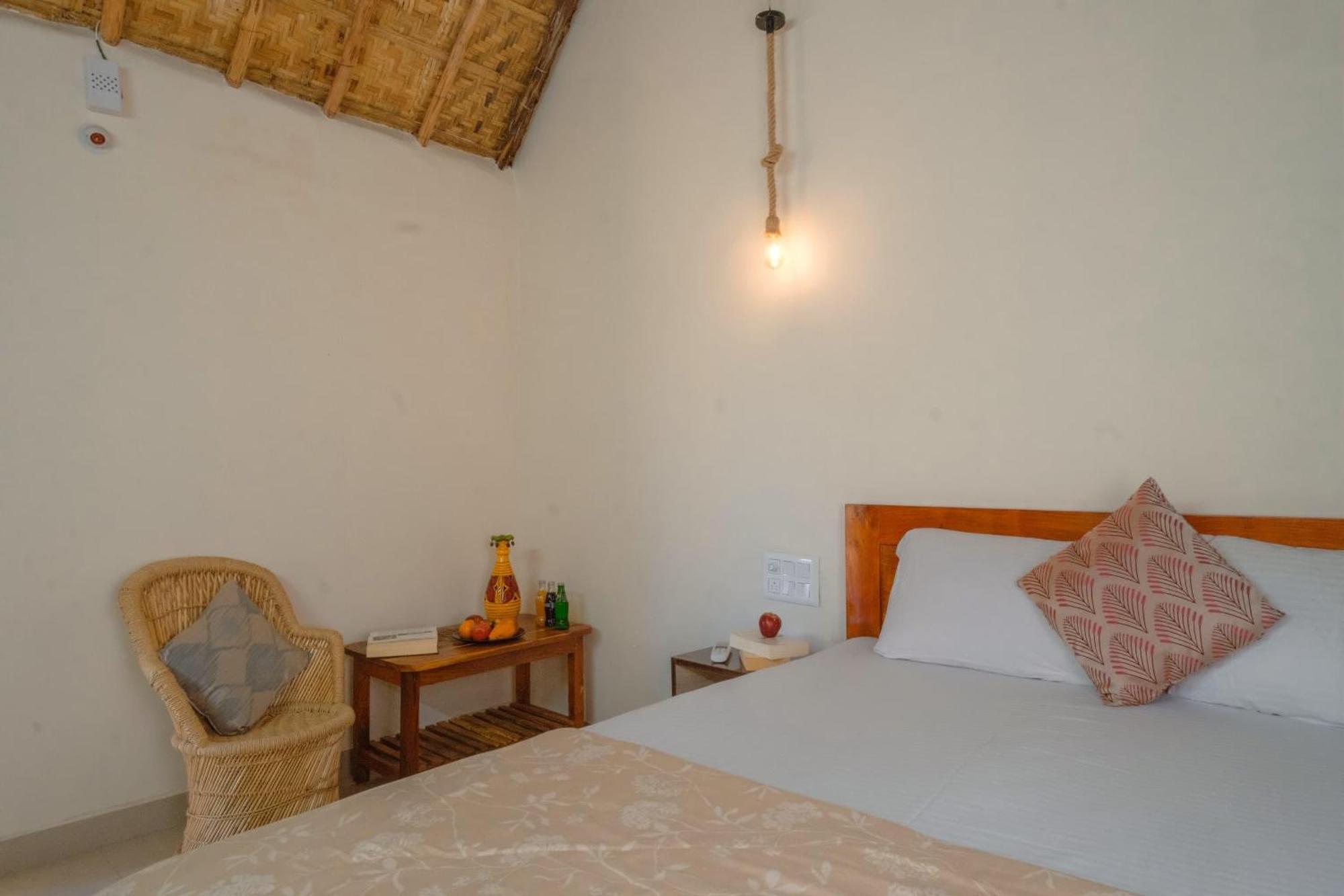 The Hideout Cottage And Restaurant ฮัมปี ภายนอก รูปภาพ