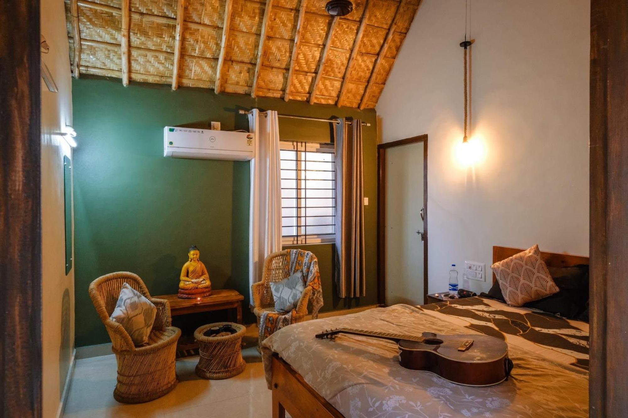 The Hideout Cottage And Restaurant ฮัมปี ภายนอก รูปภาพ