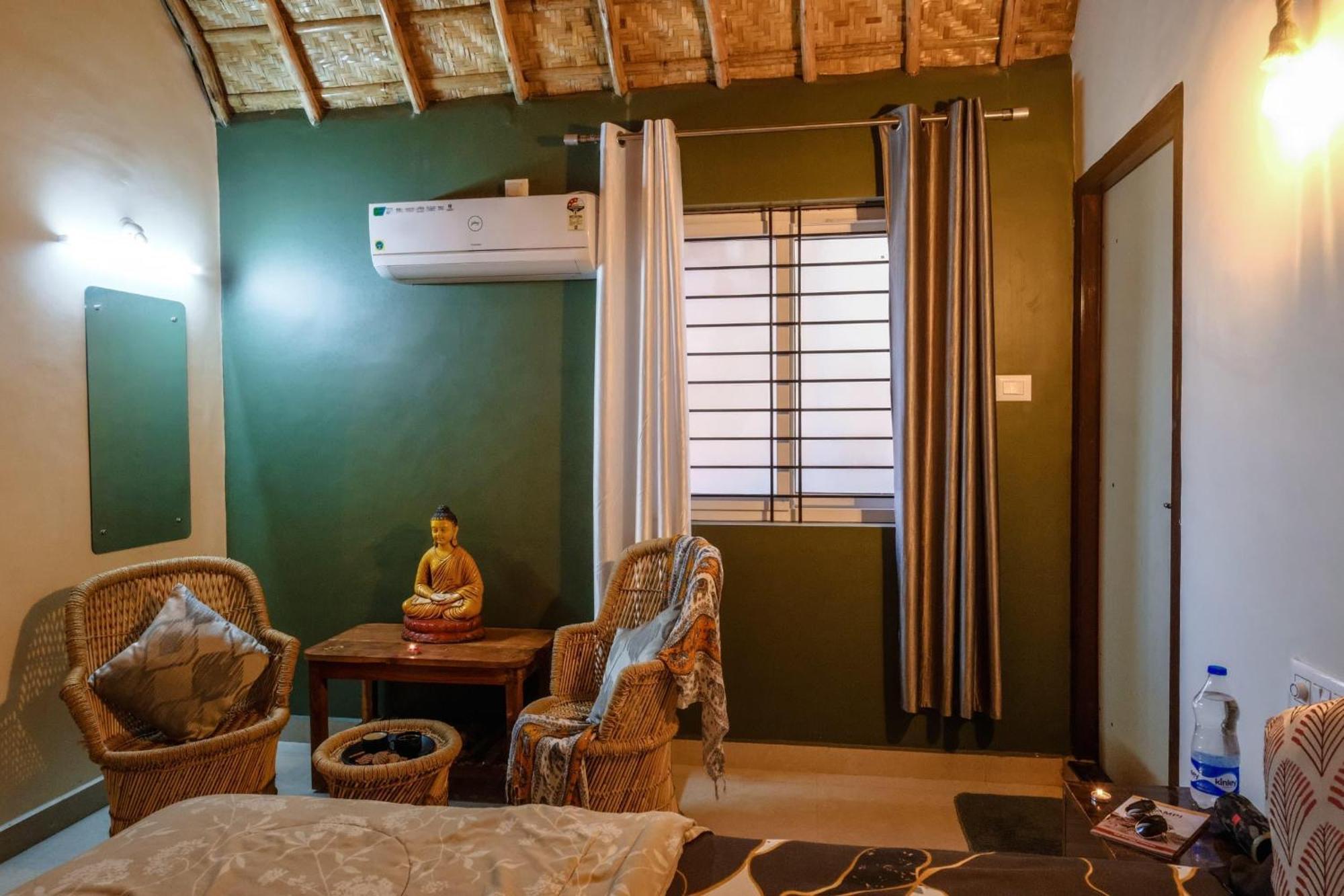 The Hideout Cottage And Restaurant ฮัมปี ภายนอก รูปภาพ