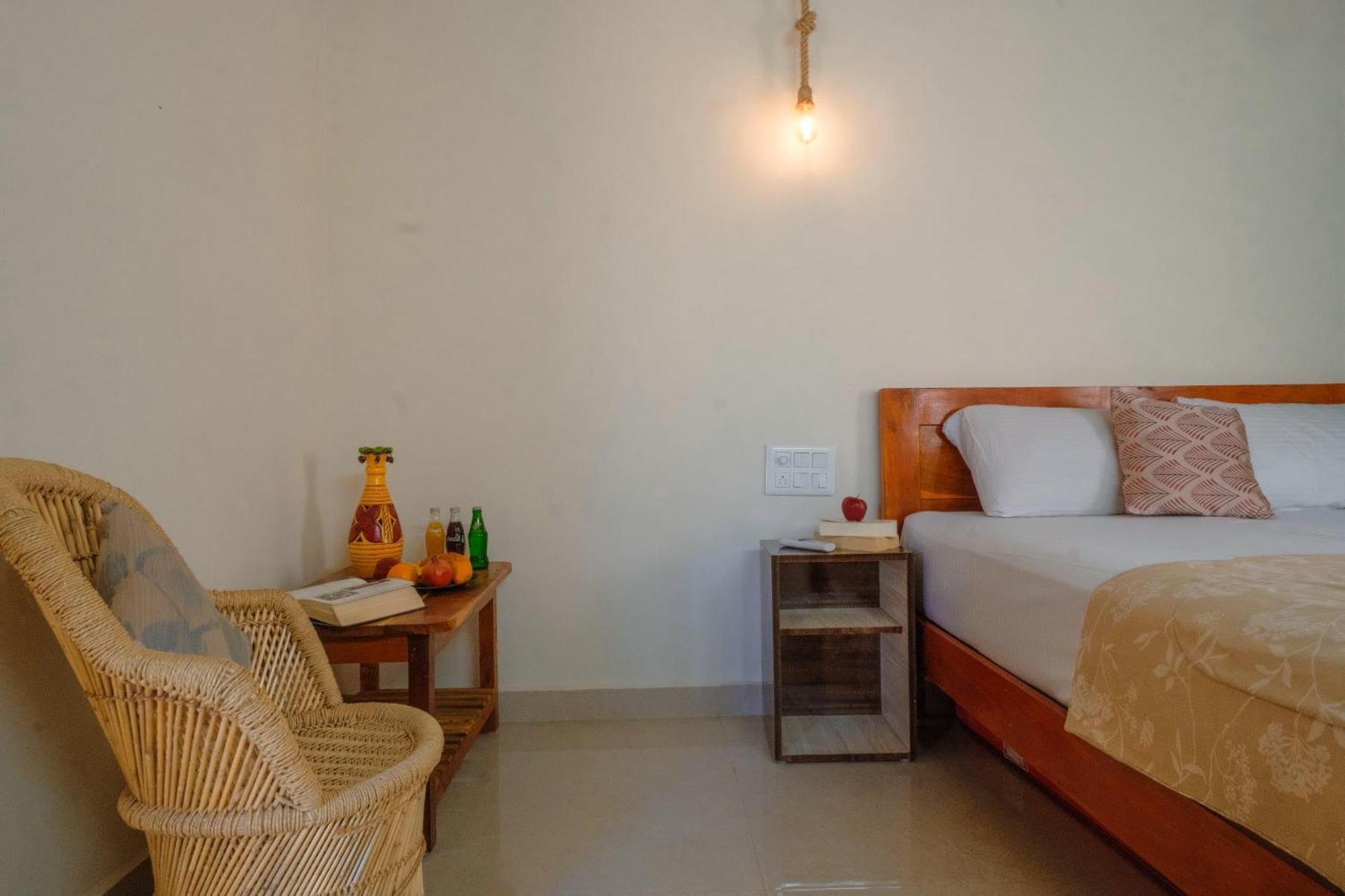 The Hideout Cottage And Restaurant ฮัมปี ภายนอก รูปภาพ